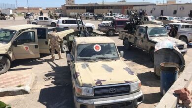 صورة حفتر يعود لحشد ميليشياته بأسلحة جديدة مع تعثر الحوار