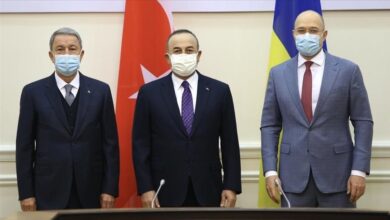 صورة وزيرا الخارجية والدفاع التركيين في كييف وحديث عن زيادة التعاون الدفاعي والتجاري