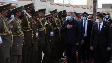 صورة وزير الدفاع التركي يشارك في احتفال تخريج دفعة للجيش الليبي