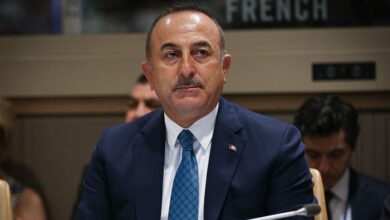 صورة تشاووش أوغلو لنظيره اليوناني:كف عن إلحاق الضرر بسمعة شعبك