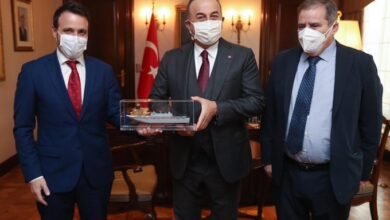 صورة تشاووش أوغلو وسفير أسبانيا يبحثان الصناعات الدفاعية