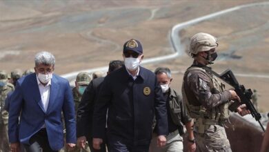 صورة وزير الدفاع التركي يتفقد التدابير على الحدود مع إيران ‏