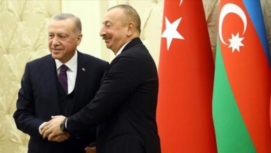 صورة أردوغان يهنئ علييف وشعب أذربيجان بالذكرى الأولى لنصر قره باغ