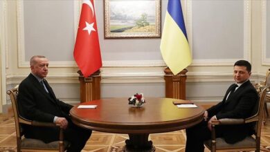 صورة أردوغان يبحث مع زيلينسكي مفاوضات روسيا وأوكرانيا بإسطنبول