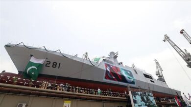 صورة باكستان.. إنزال السفينة “بدر” في البحر بحضور وزير الدفاع التركي