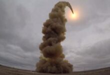 صورة روسيا تعلن اختبارها بنجاح صاروخًا جديدًا لنظام دفاعها الجوي