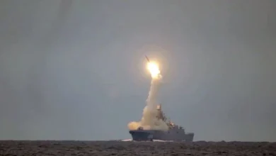 صورة سفينة حربية روسية مسلحة بصواريخ تفوق سرعة الصوت لإجراء مناورات مشتركة مع الصين وجنوب إفريقيا