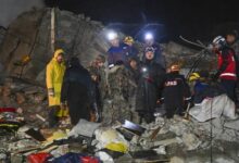 صورة ارتفاع عدد ضحايا زلزال تركيا إلى 2921 قتيلا