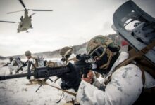 صورة الولايات المتحدة وكندا تجريان تدريبات إنزال عسكري في منطقة القطب الشمالي