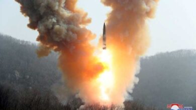 صورة بيونغ يانغ تطلق صاروخين قبيل إحياء ذكرى انتهاء الحرب الكورية