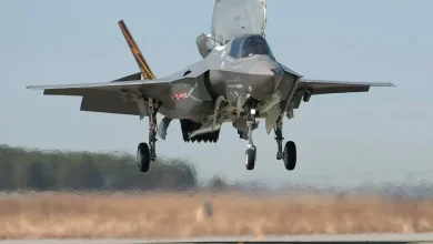 صورة القوات الجوية الملكية البريطانية تتسلم طائرتين مقاتلتين إضافيتين من طراز F-35B